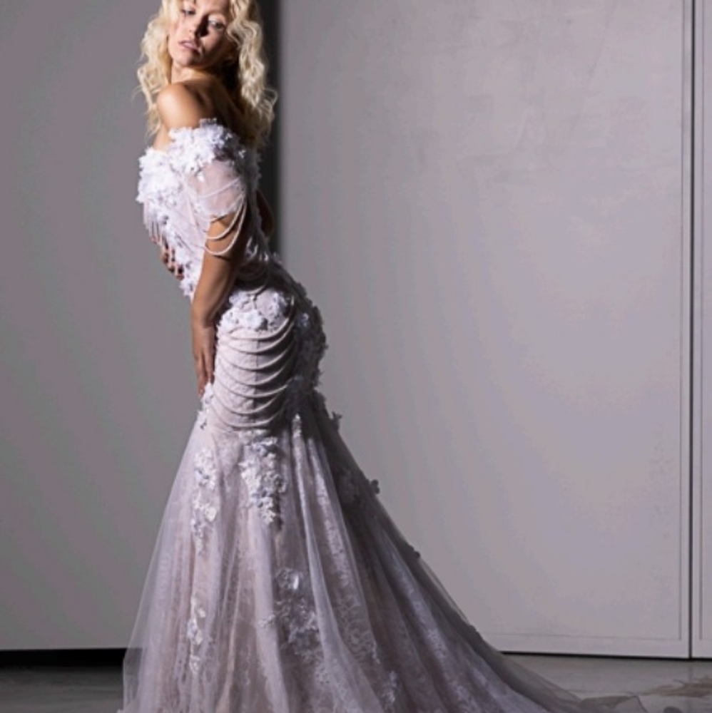 Wedding Dress - Picture 2 of 5